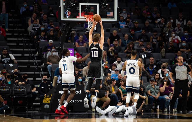 February 9, 2022, Sacramento, CA, USA: Sacramento Kings center Domantas Sabonis (13) shoots over Minnesota Timberwolves center Naz Reid (11) in the fourth quarter during a game at Golden 1 Center on Wednesday, Feb. 9, 2022 in Sacramento. Sacramento USA - ZUMAj89_ 20220209_zaf_j89_026 Copyright: xPaulxKitagakixJr.x