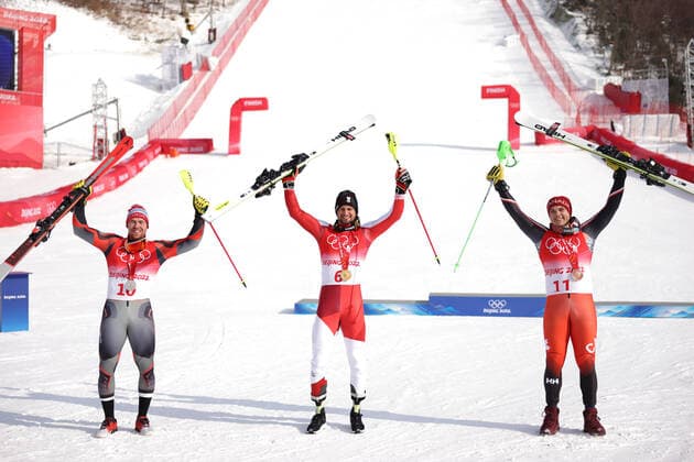 OLYMPICS - Winter Olympic Games, Olympische Spiele, Olympia, OS Beijing 2022 YANQING,CHINA,10.FEB.22 - OLYMPICS, ALPINE SKIING - Winter Olympic Games Beijing 2022, alpine combined, slalom, men. Image shows the rejoicing of Aleksander Aamodt Kilde (NOR), Johannes Strolz (AUT) and James Crawford (CAN). Keywords: medal. GEPAxpictures xDanielxGoetzhaber