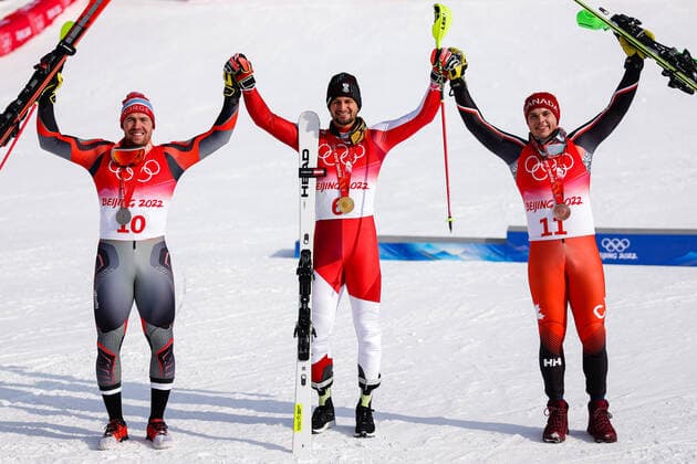 OLYMPICS - Winter Olympic Games, Olympische Spiele, Olympia, OS Beijing 2022 YANQING,CHINA,10.FEB.22 - OLYMPICS, ALPINE SKIING - Winter Olympic Games Beijing 2022, alpine combined, slalom, men. Image shows Aleksander Aamodt Kilde (NOR), Johannes Strolz (AUT) and James Crawford (CAN). Keywords: medal. GEPAxpictures xDanielxGoetzhaber