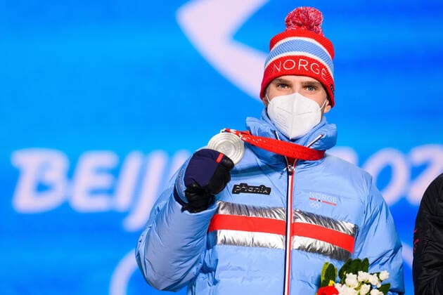 220210 Jorgen Graabak of Norway celebrates with his silver medal at the medal ceremony for men nord s nordic combined individual during day 6 of the 2022 Winter Olympics on February 10, 2022 in Zhangjiakou Photo Vegard Grott BILDBYRAN kod VG VG0235 skidor nordic combined nordisk komination olympic games olympics winter olympics os ol olympiska spel vinter os olympiske leker peking peking peking 2022 beijing 2022 beijing 2022 olympic games beijing 2022 winter olympic games peking os beijing ol vinter ol bbeng medaljeseremoni medaljceremoni medal ceremony norge norway celebration jubel silver,  Copyright: VEGARDxGRoTT BB220210VG052