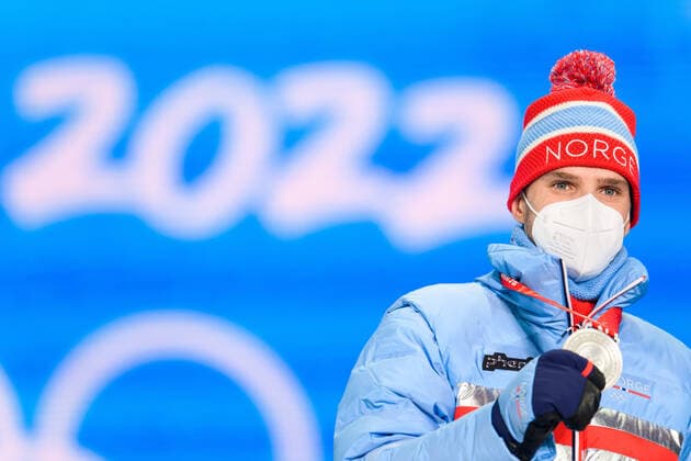 220210 Jorgen Graabak of Norway celebrates with his silver medal at the medal ceremony for men nord s nordic combined individual during day 6 of the 2022 Winter Olympics on February 10, 2022 in Zhangjiakou Photo Vegard Grott BILDBYRAN kod VG VG0235 skidor nordic combined nordisk komination olympic games olympics winter olympics os ol olympiska spel vinter os olympiske leker peking peking peking 2022 beijing 2022 beijing 2022 olympic games beijing 2022 winter olympic games peking os beijing ol vinter ol bbeng medaljeseremoni medaljceremoni medal ceremony norge norway celebration jubel silver,  Copyright: VEGARDxGRoTT BB220210VG053