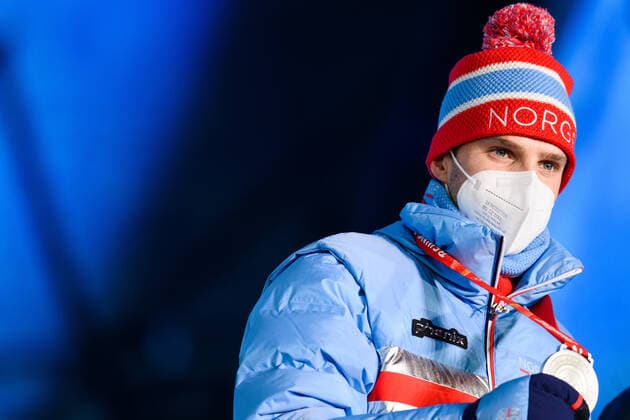 220210 Jorgen Graabak of Norway celebrates with his silver medal at the medal ceremony for men nord s nordic combined individual during day 6 of the 2022 Winter Olympics on February 10, 2022 in Zhangjiakou Photo Vegard Grott BILDBYRAN kod VG VG0235 skidor nordic combined nordisk komination olympic games olympics winter olympics os ol olympiska spel vinter os olympiske leker peking peking peking 2022 beijing 2022 beijing 2022 olympic games beijing 2022 winter olympic games peking os beijing ol vinter ol bbeng medaljeseremoni medaljceremoni medal ceremony norge norway celebration jubel silver,  Copyright: VEGARDxGRoTT BB220210VG054
