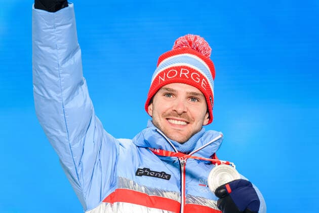 220210 Jorgen Graabak of Norway celebrates with his silver medal at the medal ceremony for men nord s nordic combined individual during day 6 of the 2022 Winter Olympics on February 10, 2022 in Zhangjiakou Photo Vegard Grott BILDBYRAN kod VG VG0235 skidor nordic combined nordisk komination olympic games olympics winter olympics os ol olympiska spel vinter os olympiske leker peking peking peking 2022 beijing 2022 beijing 2022 olympic games beijing 2022 winter olympic games peking os beijing ol vinter ol bbeng medaljeseremoni medaljceremoni medal ceremony norge norway celebration jubel silver,  Copyright: VEGARDxGRoTT BB220210VG056