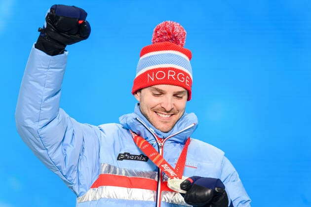 220210 Jorgen Graabak of Norway celebrates with his silver medal at the medal ceremony for men nord s nordic combined individual during day 6 of the 2022 Winter Olympics on February 10, 2022 in Zhangjiakou Photo Vegard Grott BILDBYRAN kod VG VG0235 skidor nordic combined nordisk komination olympic games olympics winter olympics os ol olympiska spel vinter os olympiske leker peking peking peking 2022 beijing 2022 beijing 2022 olympic games beijing 2022 winter olympic games peking os beijing ol vinter ol bbeng medaljeseremoni medaljceremoni medal ceremony norge norway celebration jubel silver,  Copyright: VEGARDxGRoTT BB220210VG057