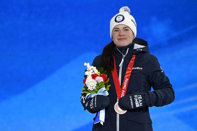 Bronze-medalist Krista Pärmäkoski of Finland during the victory ceremony of the women s cross-country skiing 10 km at the Beijing Winter Olympic Games, Olympische Spiele, Olympia, OS in Zhangjiakou Medal Plaza on February 10, 2022. Zhangjiakou China LKFTJK20220210135653XDCV  Copyright: xEmmixKorhonenx