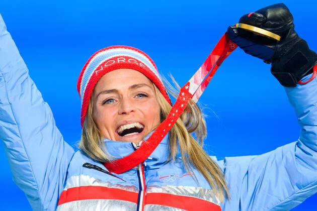 220210 Therese Johaug of Norway celebrates with her gold medal at the medal ceremony for women s cross country skiing individual 10 km during day 6 of the 2022 Winter Olympics on February 10, 2022 in Zhangjiakou Photo Vegard Grott BILDBYRAN kod VG VG0235 skidor cross country skiing langrenn olympic games olympics winter olympics os ol olympiska spel vinter os olympiske leker peking peking 2022 beijing 2022 beijing 2022 olympic games beijing 2022 winter olympic games peking os beijing ol vinter ol bbeng medaljeseremoni medaljceremoni medal ceremony norway norway guld,  Copyright: VEGARDxGRoTT BB220210VG086