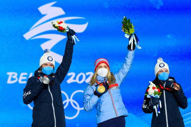 220210 Kerttu Niskanen of Finland, Therese Johaug of Norway and Krista Pärmäkoski of Finland celebrate with medals at the medal ceremony for women s cross country skiing individual 10 km during day 6 of the 2022 Winter Olympics on February 10, 2022 in Zhangjiakou Photo Vegard Grott BILDBYRAN code VG VG0235 skis cross country skiing cross country skiing olympic games olympics winter olympics os ol olympic games winter os olympic games peking peking 2022 beijing 2022 beijing 2022 olympic games beijing 2022 winter olympic games peking os beijing ol winter ol bbeng medal ceremony medal ceremony medal ceremony norway norway celebration jubilation gold,  Copyright: VEGARDxGRoTT BB220210VG088