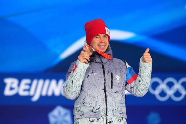 China Olympics 2022 Medal Ceremony 8110343 10.02.2022 Bronze medalist Russian Olympic Committee s Semen Elistratov poses on the podium during the medal ceremony for the men s 1500 m short track Speed skating, Eisschnelllauf event of the Beijing 2022 Winter Olympic Games, Olympische Spiele, Olympia, OS at the Medals Plaza in Beijing, China. Alexander Vilf Sputnik Beijing China  Copyright: xAlexanderxVilfx