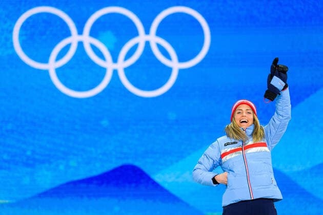 220210 Therese Johaug of Norway celebrates at the medal ceremony for women s cross country skiing individual 10 km during day 6 of the 2022 Winter Olympics on February 10, 2022 in Zhangjiakou Photo Vegard Grott BILDBYRAN kod VG VG0235 skidor cross country skiing langrenn olympic games olympics winter olympics os ol olympic games winter os olympic games peking peking 2022 beijing 2022 beijing 2022 olympic games beijing 2022 winter olympic games peking os beijing ol winter ol bbeng medal ceremony medal ceremony medal ceremony norway norway celebration jubil gold,  Copyright: VEGARDxGRoTT BB220210VG091