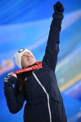 Bronze-medalist Krista Pärmäkoski of Finland during the victory ceremony of the women s cross-country skiing 10 km at the Beijing Winter Olympic Games, Olympische Spiele, Olympia, OS in Zhangjiakou Medal Plaza on February 10, 2022. Zhangjiakou China LKFTJK20220210135226IOCH  Copyright: xMarkkuxUlanderx