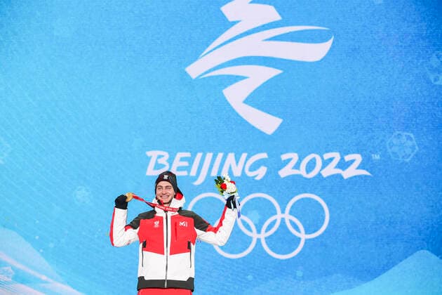 OLYMPICS - Winter Olympic Games, Olympische Spiele, Olympia, OS Beijing 2022 ZHANGJIAKOU,CHINA,10.FEB.22 - OLYMPICS, SNOWBOARDING - Winter Olympic Games Beijing 2022, Snowboard Cross, men, award ceremony. Image shows Alessandro Haemmerle (AUT). Keywords: medal.  GEPAxpictures xPatrickxSteiner