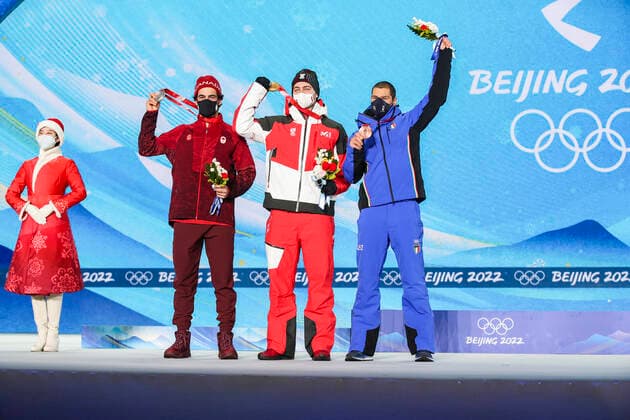 OLYMPICS - Winter Olympic Games, Olympische Spiele, Olympia, OS Beijing 2022 ZHANGJIAKOU,CHINA,10.FEB.22 - OLYMPICS, SNOWBOARDING - Winter Olympic Games Beijing 2022, Snowboard Cross, men, award ceremony. Image shows Eliot Grondin (CAN), Alessandro Haemmerle (AUT) and Omar Visintin (ITA). Keywords: medal. GEPAxpictures xPatrickxSteiner