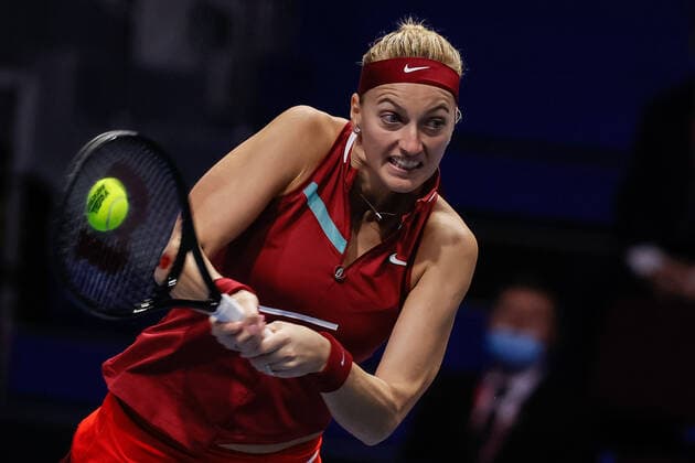 St. Petersburg Ladies Trophy 2022 - Day Four Petra Kvitova of Czech Republic returns the ball to Irina-Camelia Begu of Romania during the women s singles Round of 16 match of the WTA, Tennis Damen 500 St. Petersburg Ladies Trophy 2022 International Tennis Tournament on February 10, 2022 at the Sibur Arena in Saint Petersburg, Russia. Saint Petersburg Russia  Copyright: xMikexKireevx originalFilename:kireev-stpeters220210_npavS.jpg