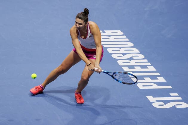 St. Petersburg Ladies Trophy 2022 - Day Four Irina-Camelia Begu of Romania returns the ball to Petra Kvitova of Czech Republic during the women s singles Round of 16 match of the WTA, Tennis Damen 500 St. Petersburg Ladies Trophy 2022 International Tennis Tournament on February 10, 2022 at the Sibur Arena in Saint Petersburg, Russia. Saint Petersburg Russia  Copyright: xMikexKireevx originalFilename:kireev-stpeters220210_npz4k.jpg