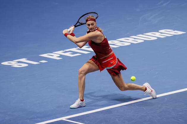 St. Petersburg Ladies Trophy 2022 - Day Four Petra Kvitova of Czech Republic returns the ball to Irina-Camelia Begu of Romania during the women s singles Round of 16 match of the WTA, Tennis Damen 500 St. Petersburg Ladies Trophy 2022 International Tennis Tournament on February 10, 2022 at the Sibur Arena in Saint Petersburg, Russia. Saint Petersburg Russia  Copyright: xMikexKireevx originalFilename:kireev-stpeters220210_npD3c.jpg
