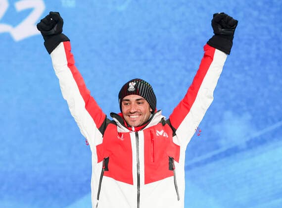OLYMPICS - Winter Olympic Games, Olympische Spiele, Olympia, OS Beijing 2022 ZHANGJIAKOU,CHINA,10.FEB.22 - OLYMPICS, NORDIC SKIING, NORDIC COMBINED, CROSS COUNTRY - Winter Olympic Games Beijing 2022, 10km Gundersen, men, award ceremony. Image shows the rejoicing of Lukas Greiderer (AUT). GEPAxpictures xPatrickxSteiner
