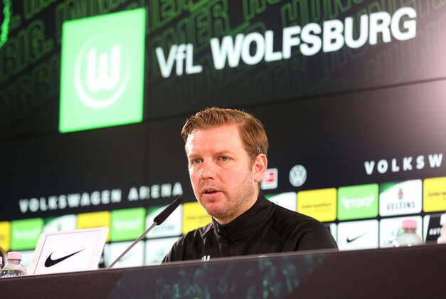 VfL PK Wolfsburg, 10.02.2022, FUßBALL - VfL Wolfsburg, 1. Bundesliga, Saison 2021 22. PK vor dem Spiel gegen Eintracht Frankfurt. Cheftrainer Florian Kohfeldt (VfL Wolfsburg) während der Pressekonferenz. Wolfsburg