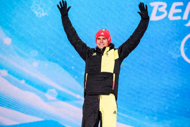 OLYMPICS - Winter Olympic Games, Olympische Spiele, Olympia, OS Beijing 2022 ZHANGJIAKOU,CHINA,10.FEB.22 - OLYMPICS, NORDIC SKIING, NORDIC COMBINED, CROSS COUNTRY - Winter Olympic Games Beijing 2022, 10km Gundersen, men, award ceremony. Image shows the rejoicing of Vinzenz Geiger (GER). GEPAxpictures xPatrickxSteiner