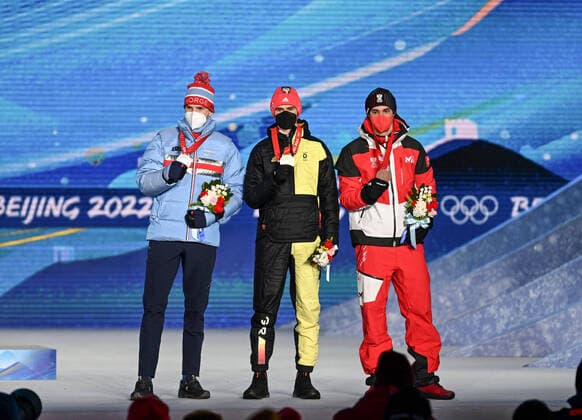 (220210) -- ZHANGJIAKOU, Feb. 10, 2022 -- Gold medalist Vinzenz Geiger (C) of Germany, Silver medalist Joergen Graabak (L) of Norway and Bronze medalist Lukas Greiderer of Austria pose during the awarding ceremony of Nordic Combined Individual Gundersen Normal Hill 10km at Zhangjiakou Medals Plaza of the Winter Olympics in Zhangjiakou, north China s Hebei Province, Feb. 10, 2022. ) (BEIJING2022)CHINA- ZHANGJIAKOU-OLYMPIC Winter games, Winterspiele,Spiele, Summer games AWARDING CEREMONY (CN) FengxKaihua 