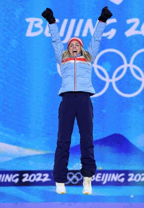 (220210) -- ZHANGJIAKOU, Feb. 10, 2022 -- Gold medalist Therese Johaug of Norway reacts during the awarding ceremony of cross-country skiing women s 10km classic at Zhangjiakou Medals Plaza of the Winter Olympics in Zhangjiakou, north China s Hebei Province, Feb. 10, 2022. ) (BEIJING2022)CHINA- ZHANGJIAKOU-OLYMPIC Winter games, Winterspiele,Spiele, Summer games AWARDING CEREMONY (CN) DaixTianfang 