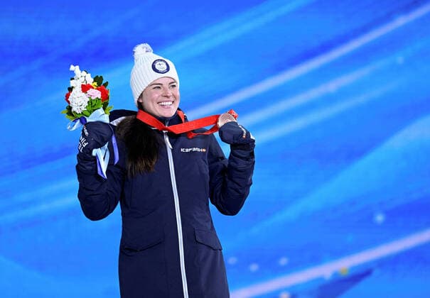 (220210) -- ZHANGJIAKOU, Feb. 10, 2022 -- Bronze medalist Krista Parmakoski of Finland poses during the awarding ceremony of cross-country skiing women s 10km classic at Zhangjiakou Medals Plaza of the Winter Olympics in Zhangjiakou, north China s Hebei Province, Feb. 10, 2022. ) (BEIJING2022)CHINA- ZHANGJIAKOU-OLYMPIC Winter games, Winterspiele,Spiele, Summer games AWARDING CEREMONY (CN) DaixTianfang 