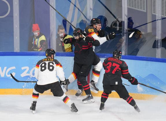 (220210) -- BEIJING, Feb. 10, 2022 -- Eric O Dell (L, rear) of Canada clashes with David Wolf of Germany during Ice hockey, Eishockey men s Group A match between Canada and Germany at Wukesong Sports Centre in Beijing, capital of China, Feb. 10, 2022. ) (BEIJING2022)CHINA-BEIJING-OLYMPIC Winter games, Winterspiele,Spiele, Summer games ICE HOCKEY-MEN S PRELIMINARY-CANADA VS GERMANY (CN) MengxYongmin