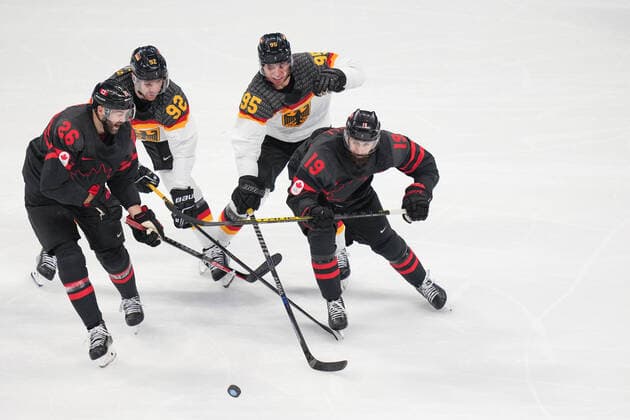 (220210) -- BEIJING, Feb. 10, 2022 -- Athletes compete during Ice hockey, Eishockey men s Group A match between Canada and Germany at Wukesong Sports Centre in Beijing, capital of China, Feb. 10, 2022. ) (BEIJING2022)CHINA-BEIJING-OLYMPIC Winter games, Winterspiele,Spiele, Summer games ICE HOCKEY-MEN S PRELIMINARY-CANADA VS GERMANY (CN) MengxYongmin 