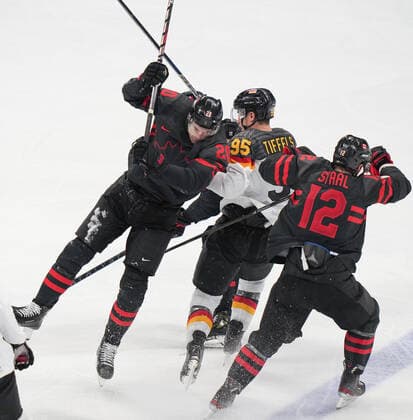 (220210) -- BEIJING, Feb. 10, 2022 -- Alex Grant (L) of Canada competes during Ice hockey, Eishockey men s Group A match between Canada and Germany at Wukesong Sports Centre in Beijing, capital of China, Feb. 10, 2022. ) (BEIJING2022)CHINA-BEIJING-OLYMPIC Winter games, Winterspiele,Spiele, Summer games ICE HOCKEY-MEN S PRELIMINARY-CANADA VS GERMANY (CN) MengxYongmin 