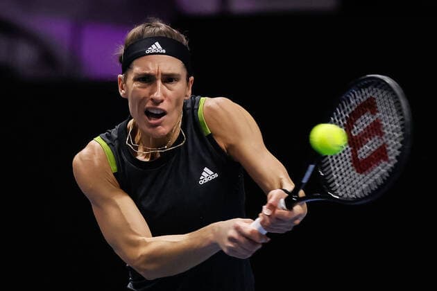 Sport Themen der Woche KW06 Sport Bilder des Tages St. Petersburg Ladies Trophy 2022 - Day Four Andrea Petkovic of Germany returns the ball to Jelena Ostapenko of Latvia during the women s singles Round of 16 match of the WTA, Tennis Damen 500 St. Petersburg Ladies Trophy 2022 International Tennis Tournament on February 10, 2022 at the Sibur Arena in Saint Petersburg, Russia. Saint Petersburg Russia  Copyright: xMikexKireevx originalFilename:kireev-stpeters220210_nptCi.jpg