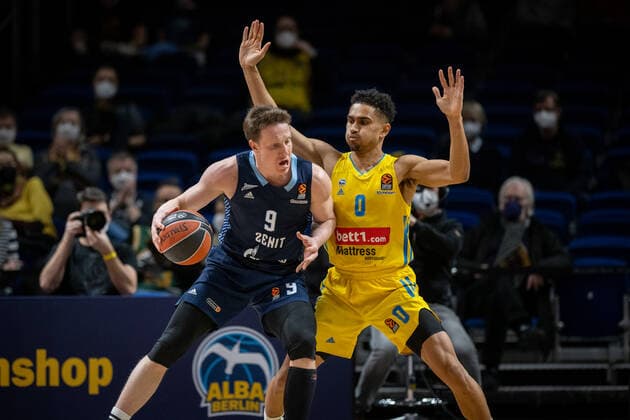 Basketball Berlin 02 02 2022 2021 2022 Euroleague Regular Season Alba Berlin Zenit St Petersburg Dmitry Kulagin St Petersburg, No 09 Maodo Lo Alba Berlin, No 00