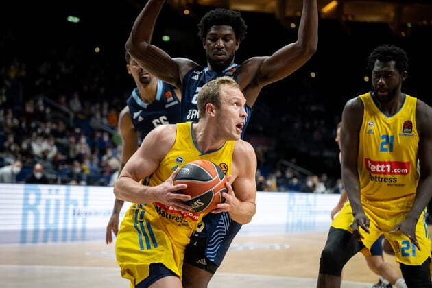 Basketball Berlin 02 02 2022 2021 2022 Euroleague Regular Season Alba Berlin Zenit St Petersburg Luke Sikma Alba Berlin, No 43 Alex Poythress St Petersburg, No 22