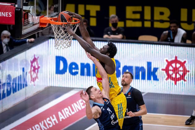 Basketball Berlin 02 02 2022 Season 2021 2022 Euroleague Regular Season Alba Berlin Zenit St Petersburg Christ Koumadje Alba Berlin, No 21 Anton Pushkov St Petersburg, No 14 Sergey Karasev St Petersburg, No 07