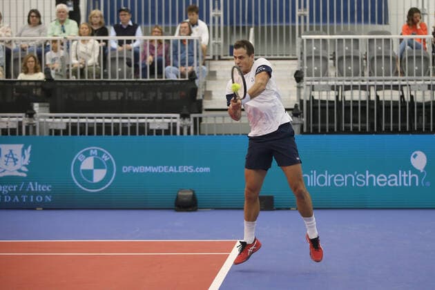 DALLAS, TX - FEBRUARY 10: Vasek Pospisil (CAN) hits a backhand during the Dallas Open on February 10, 2022 at the Styslinger Altec Tennis Complex in Dallas, TX. (Photo by George Walker Icon Sportswire) TENNIS: FEB 10 Dallas Open Icon22021017
