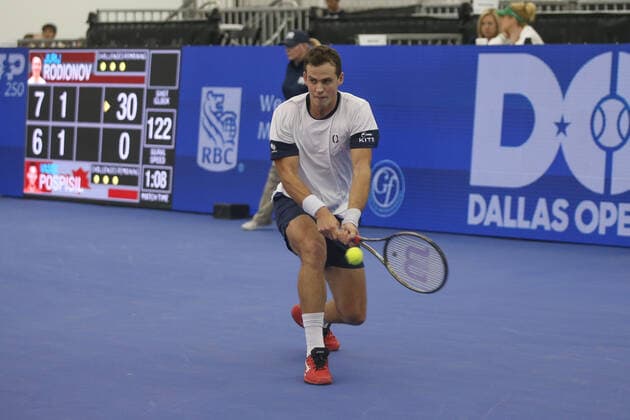 DALLAS, TX - FEBRUARY 10: Vasek Pospisil (CAN) hits a backhand during the Dallas Open on February 10, 2022 at the Styslinger Altec Tennis Complex in Dallas, TX. (Photo by George Walker Icon Sportswire) TENNIS: FEB 10 Dallas Open Icon22021024