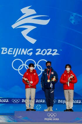 2022 Olympic Winter games, Winterspiele,Spiele, Summer games Figure skating, Eiskunstlauf BEIJING, CHINA, FEB 10: Yuma Kagiyama (JON) celebrates winning the silver medal, Nathen Chen (USA) celebrates winning the gold medal and Shoma celebrates winning the bronze medal during the medals ceremony for Men s Figure Skating at the Beijing 2022 Olympic Winter Games at Beijing Medals Plaza. Beijing Beijing Medals Plaza China 7154_252123 Copyright: xDavidxMcIntyre PentaxPressx