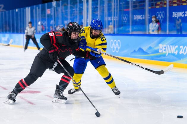 220211 Ella Shelton of Canada and Lina Ljungblom of Sweden in an ice hockey quarter final game between Canada and Sweden during day 7 of the 2022 Winter Olympics on February 11, 2022 in Beijing Photo Maxim Thore BILDBYRAN kod MT MT0318 ice hockey ice hockey olympic games olympics winter olympics os ol olympic games winter os olympic games peking peking Beijing 2022 beijing 2022 beijing 2022 olympic games beijing 2022 winter olympic games peking os beijing ol winter ol 7 bbeng dam quarter final sweden sweden canada,  Copyright: MAXIMxTHORE BB220211MT109