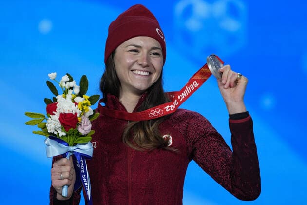 Canada s Isabelle Weidemann smiles with her silver medal during a medals ceremony for the Women s Speed skating, Eisschnelllauf 5000m race at the Beijing 2022 Winter Olympics on Friday, February 11, 2022.  OLY20220211285 PaulxHanna