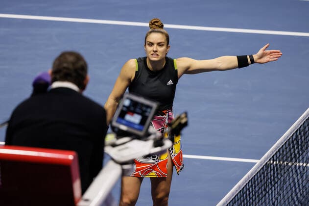 St. Petersburg Ladies Trophy 2022 - Quarter-Finals Maria Sakkari of Greece argues with the umpire during the women s singles quarterfinal match of the WTA, Tennis Damen 500 St. Petersburg Ladies Trophy 2022 International Tennis Tournament against Elise Mertens of Belgium on February 11, 2022 at the Sibur Arena in Saint Petersburg, Russia. Saint Petersburg Russia  Copyright: xMikexKireevx originalFilename:kireev-stpeters220211_npCYF.jpg