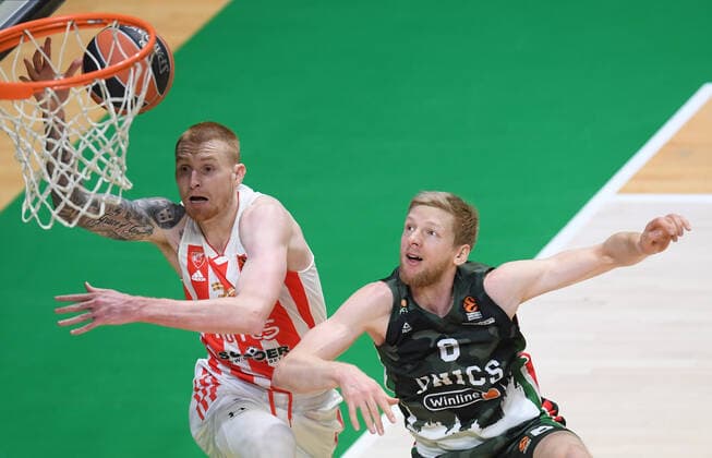Basketball, EuroLeague, Unics Kasan - Roter Stern Belgrad Russia Basketball Euroleague UNICS - Crvena Zvezda 8111799 11.02.2022 UNICS s Vyacheslav Zaytsev, right, and Crvena Zvezda s Aaron White during the Euroleague basketball match between UNICS Kazan and Crvena Zvezda Belgrade, in Kazan, Russia s Republic of Tatarstan, Russia. Maksim Bogodvid Sputnik Kazan Republic of Tatarstan Russia  Copyright: xMaksimxBogodvidx