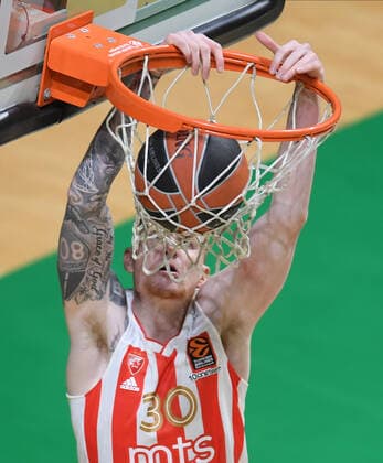 Basketball, EuroLeague, Unics Kasan - Roter Stern Belgrad Russia Basketball Euroleague UNICS - Crvena Zvezda 8111801 11.02.2022 Crvena Zvezda s Aaron White scores a ball during the Euroleague basketball match between UNICS Kazan and Crvena Zvezda Belgrade, in Kazan, Russia s Republic of Tatarstan, Russia. Maksim Bogodvid Sputnik Kazan Republic of Tatarstan Russia  Copyright: xMaksimxBogodvidx