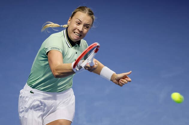 St. Petersburg Ladies Trophy 2022 - Quarter-Finals Anett Kontaveit of Estonia returns the ball to Belinda Bencic of Switzerland during the women s singles quarterfinal match of the WTA, Tennis Damen 500 St. Petersburg Ladies Trophy 2022 International Tennis Tournament on February 11, 2022 at the Sibur Arena in Saint Petersburg, Russia. Saint Petersburg Russia  Copyright: xMikexKireevx originalFilename:kireev-stpeters220211_npjtB.jpg