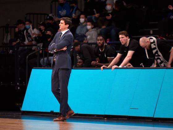 Pedro Calles Hamburg Towers Headcoach, Coach, Trainer Hamburg Towers vs s Oliver Wuerzburg, 1 Bundesliga, Basketball, easycredit BBL, edel optics de Arena, Spielzeit 2021 2022, 21 Spieltag, 11 02 2022 Foto EIBNER Stephanie Zerbe Hamburg Towers vs s Oliver Wuerzburg, 1 Bundesliga, Basketball, easycredit BBL, Spielzeit 2021 2022, 21 Spieltag, 11 02 2022 Hamburg Copyright: xStephaniexZerbe xEibner-Pressefox EP_SZE