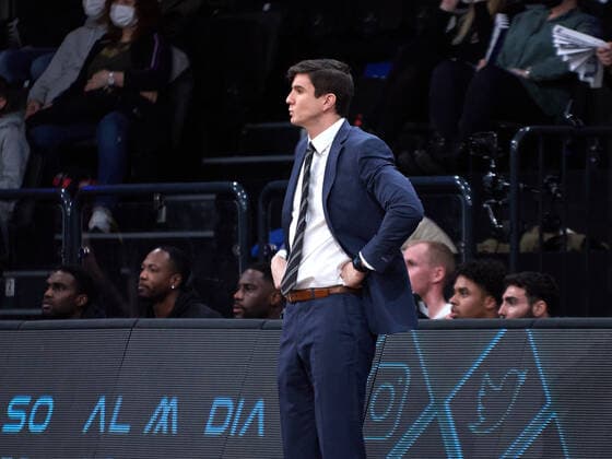 Pedro Calles Hamburg Towers Headcoach, Coach, Trainer Hamburg Towers vs s Oliver Wuerzburg, 1 Bundesliga, Basketball, easycredit BBL, edel optics de Arena, Spielzeit 2021 2022, 21 Spieltag, 11 02 2022 Foto EIBNER Stephanie Zerbe Hamburg Towers vs s Oliver Wuerzburg, 1 Bundesliga, Basketball, easycredit BBL, Spielzeit 2021 2022, 21 Spieltag, 11 02 2022 Hamburg Copyright: xStephaniexZerbe xEibner-Pressefox EP_SZE