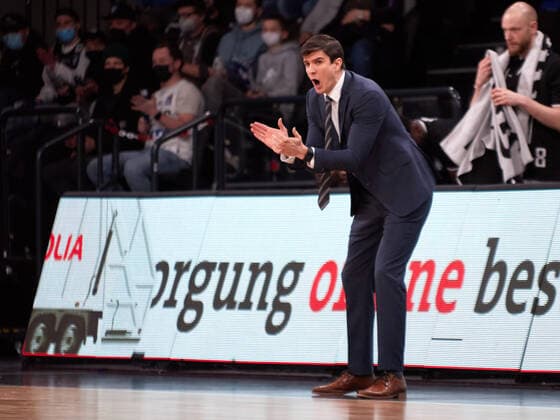 Pedro Calles Hamburg Towers Headcoach, Coach, Trainer Hamburg Towers vs s Oliver Wuerzburg, 1 Bundesliga, Basketball, easycredit BBL, edel optics de Arena, Spielzeit 2021 2022, 21 Spieltag, 11 02 2022 Foto EIBNER Stephanie Zerbe Hamburg Towers vs s Oliver Wuerzburg, 1 Bundesliga, Basketball, easycredit BBL, Spielzeit 2021 2022, 21 Spieltag, 11 02 2022 Hamburg Copyright: xStephaniexZerbe xEibner-Pressefox EP_SZE