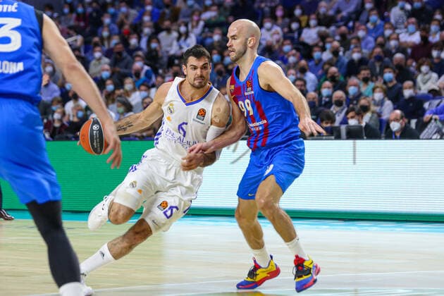 11th February 2022 Wizink Center Madrid Spain Turkish Airlines Euroleague Basketball Real Madrid vs FC Barcelona Barca Alberto Abalde Madrid and Nick Calathes Barca Madrid Madrid Madrid Spain Basketball Copyright: xAlbaxPachecox xAgenciaxLOFx