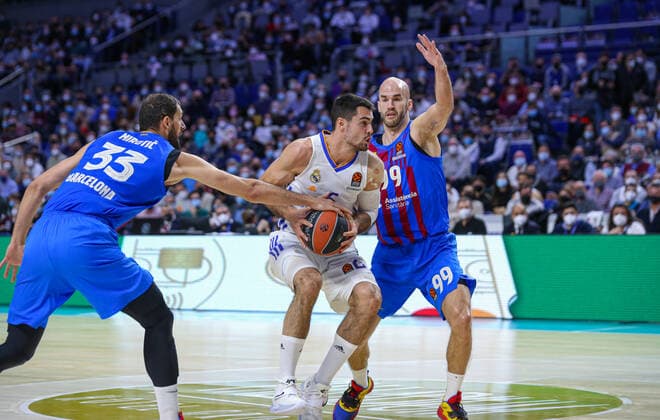 11th February 2022 Wizink Center Madrid Spain Turkish Airlines Euroleague Basketball Real Madrid vs FC Barcelona Barca Alberto Abalde Madrid and Nick Calathes, Nikola Mirotic Barca Madrid Madrid Madrid Spain Basketball Copyright: xAlbaxPachecox xAgenciaxLOFx