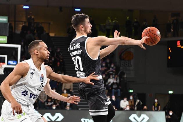 Basketball I Herren I Saison 2021-2022 I BBL I 21. Spieltag I Hamburg Towers - S.OLIVER WÜRZBURG I 11.02.2022 JULIAN ALBUS (20, S.OLIVER WÜRZBURG)n Hamburg edel-optics.de Arena Hamburg Deutschland Copyright: xLobeca AndreasxHannigx