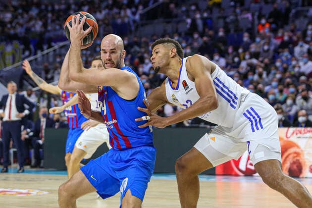 11th February 2022 Wizink Center Madrid Spain Turkish Airlines Euroleague Basketball Real Madrid vs FC Barcelona Barca Nick Calathes Barca and Edy Walter Tavares Madrid Madrid Madrid Spain Basketball Copyright: xAlbaxPachecox xAgenciaxLOFx