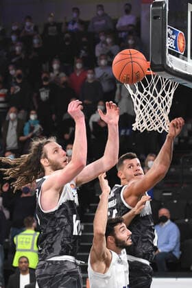 Basketball I Herren I Saison 2021-2022 I BBL I 21. Spieltag I Hamburg Towers - S.OLIVER WÜRZBURG I 11.02.2022 CRAIG MOLLER (22, S.OLIVER WÜRZBURG) FILIP STANIC (65, S.OLIVER WÜRZBURG) Maximilian DiLeo (3, Hamburg Towers) Hamburg edel-optics.de Arena Hamburg Deutschland Copyright: xLobeca AndreasxHannigx