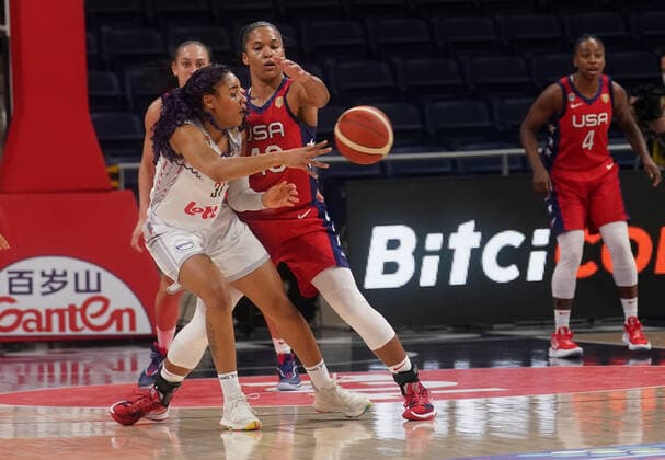 Belgium s Maxuella Lisowa Mbaka and USA s Alyssa Thomas fight for the ball during a basketball match between the Belgian Cats and the United States, a qualifier for the World Cup later this year, at Washington D.C. in the United States, Friday 11 February 2022. The Cats will be playing two World Cup qualifiers in Washington DC, US, and one in Santo Domingo, Dominican Republic. TONYxQUINN  x9089907x